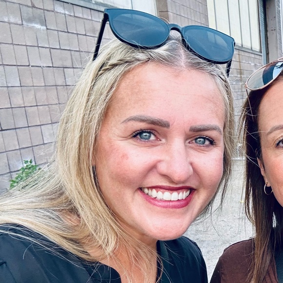 Meet your Posher, Ashlee - Picture 1 of 1